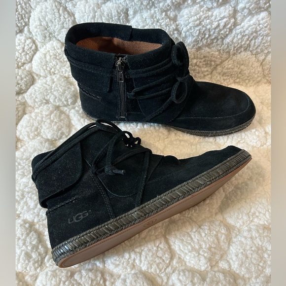 NWOB UGG Reid Moc Boots - Picture 3 of 15